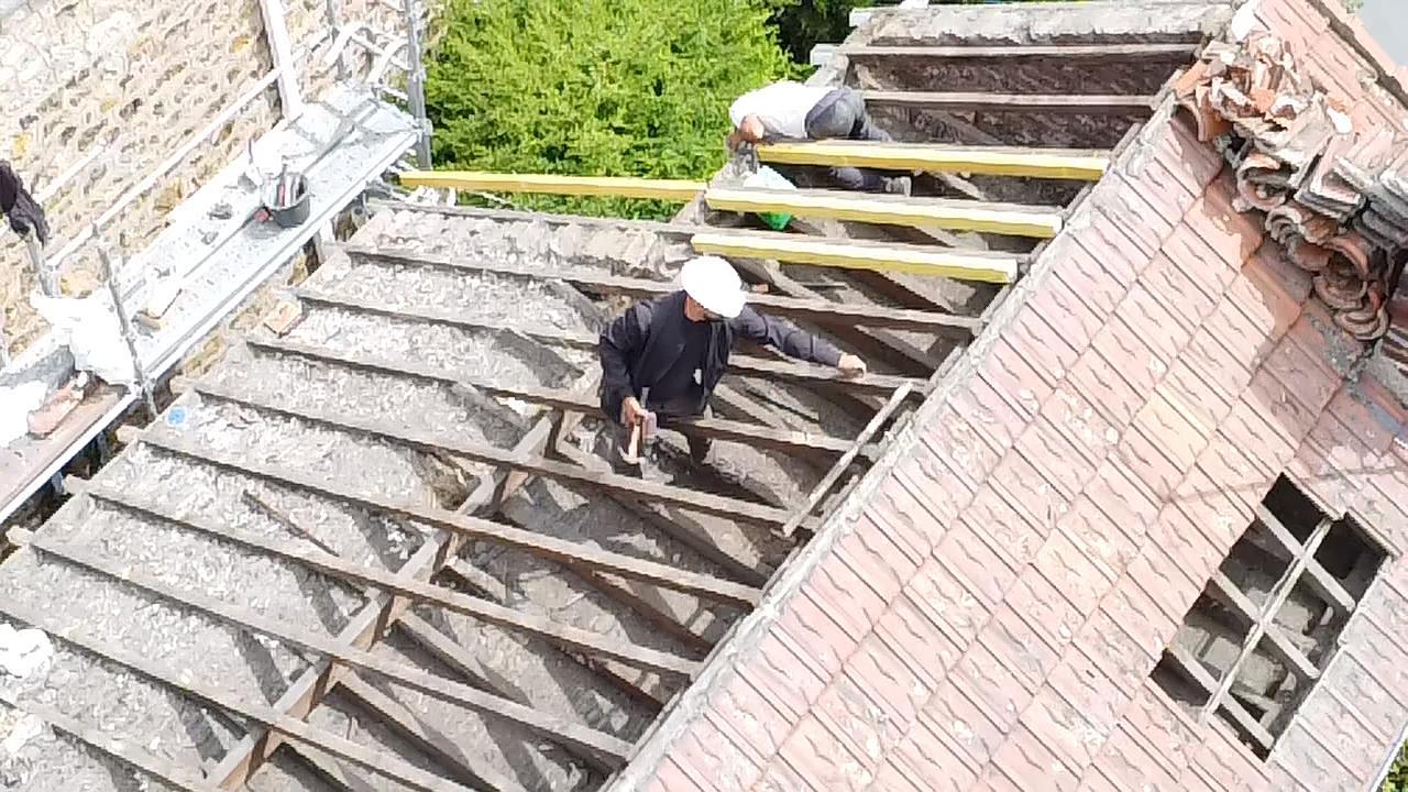 Couvreurs, charpentiers, zingueurs, peintres, façadiers et ramoneurs à Le Vesinet (78110) dans les Yvelines (78)